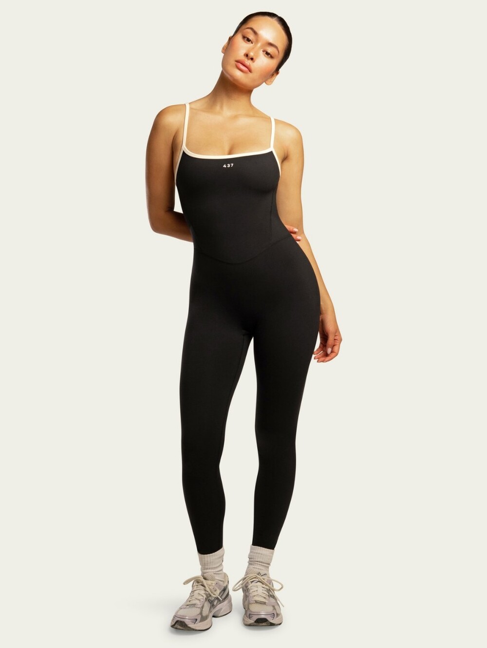 437 The Onesie Creme/Black Medium - Picture 3 of 6